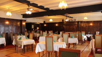 Frokost, lunsj og middag serveres