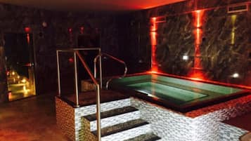 Indoor spa tub