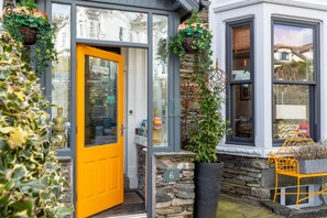 Property entrance - Holly Lodge Guest House (Windermere)