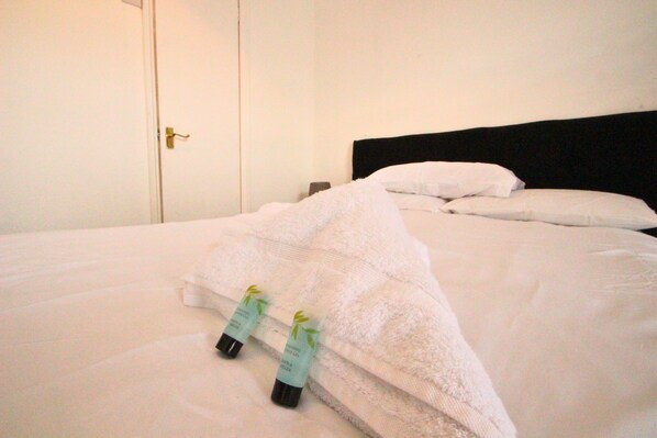 Family Room | Desk, iron/ironing board, free WiFi, bed sheets