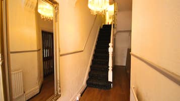 Pintu masuk interior