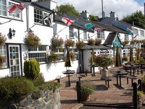 Exterior - Britannia Inn (Llangollen)