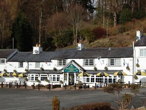 Exterior - Britannia Inn (Llangollen)