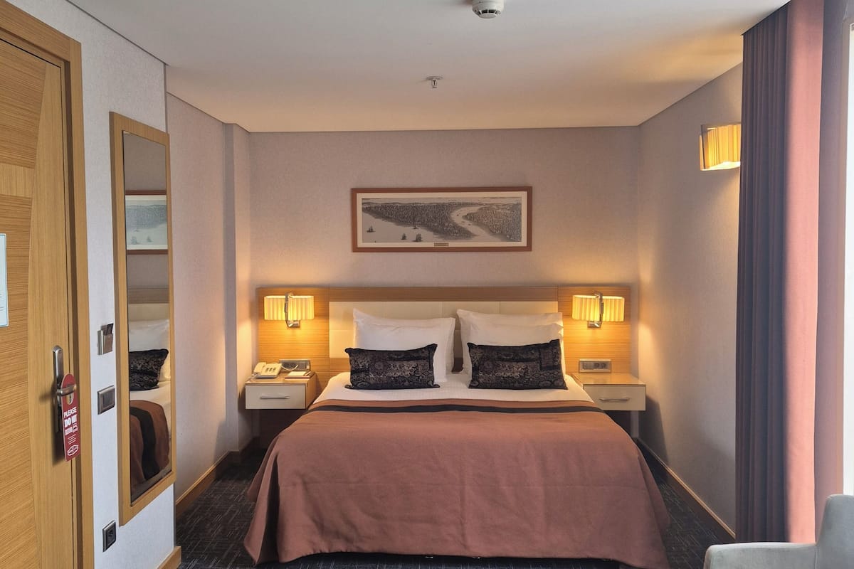 Deluxe Double with Balcony | Egyptian cotton sheets, premium bedding, minibar, in-room safe
