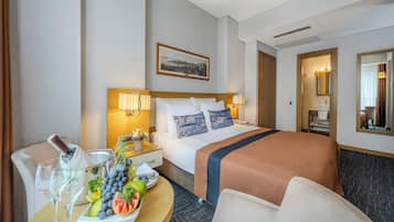 Hochwertige Bettwaren, Minibar, Zimmersafe, Schreibtisch