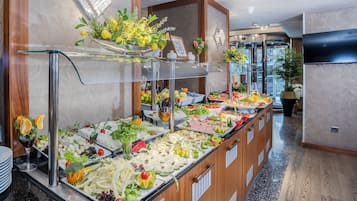 Free daily buffet breakfast