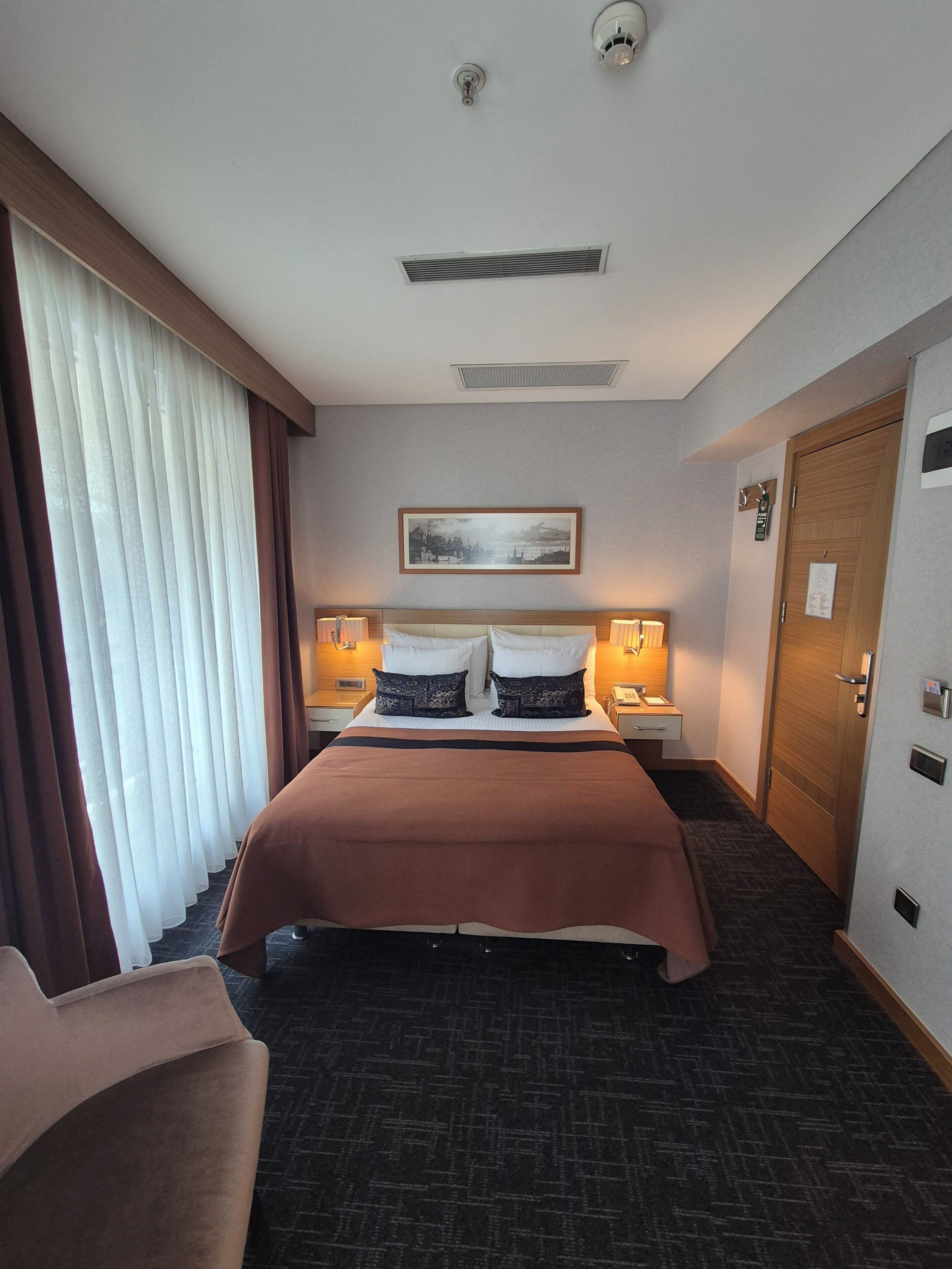 Egyptian cotton sheets, premium bedding, minibar, in-room safe