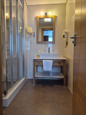Egyptian cotton sheets, premium bedding, minibar, in-room safe - Hotel Momento - Special Class (Istanbul)