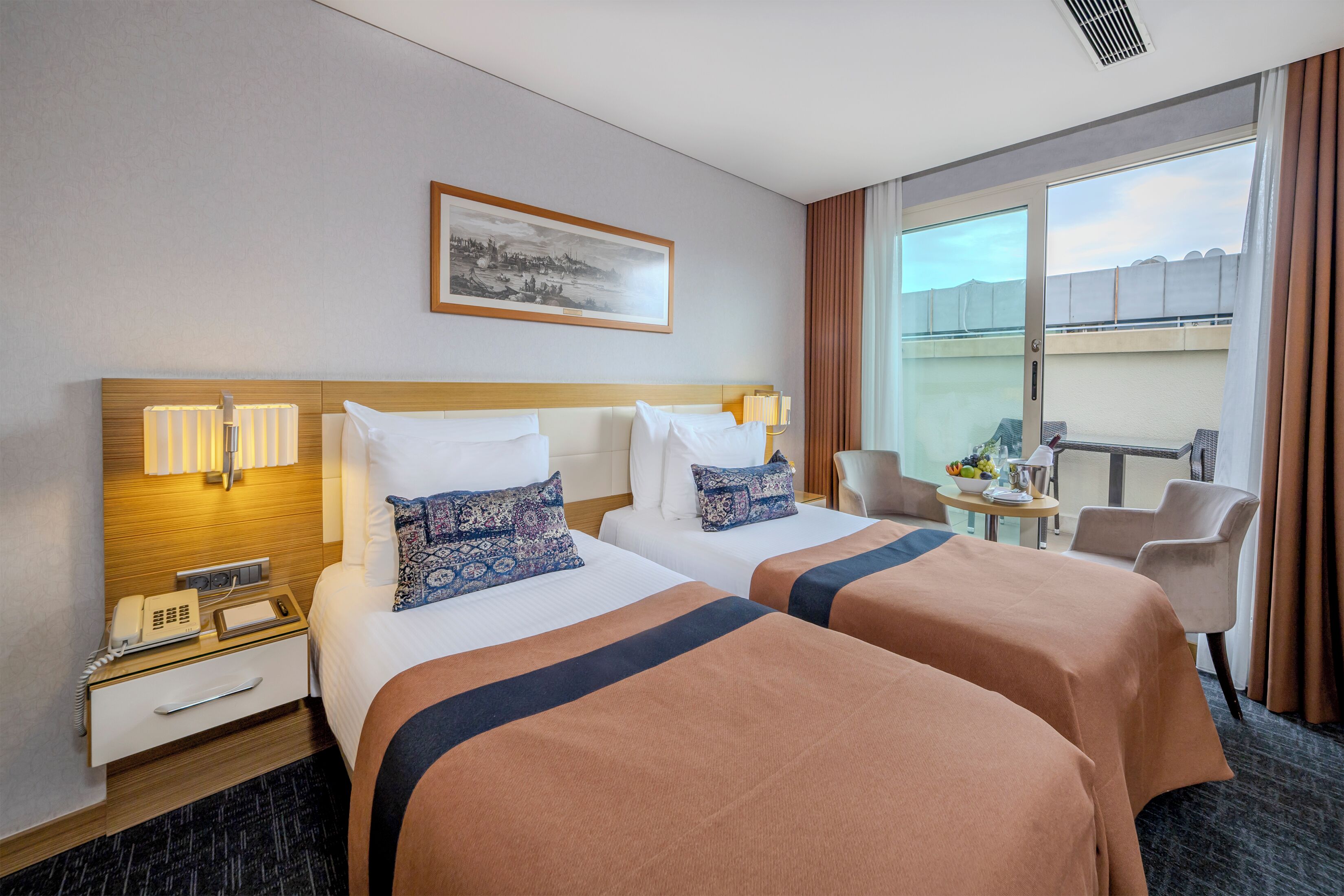 Sábanas de algodón egipcio, ropa de cama de alta calidad y minibar 