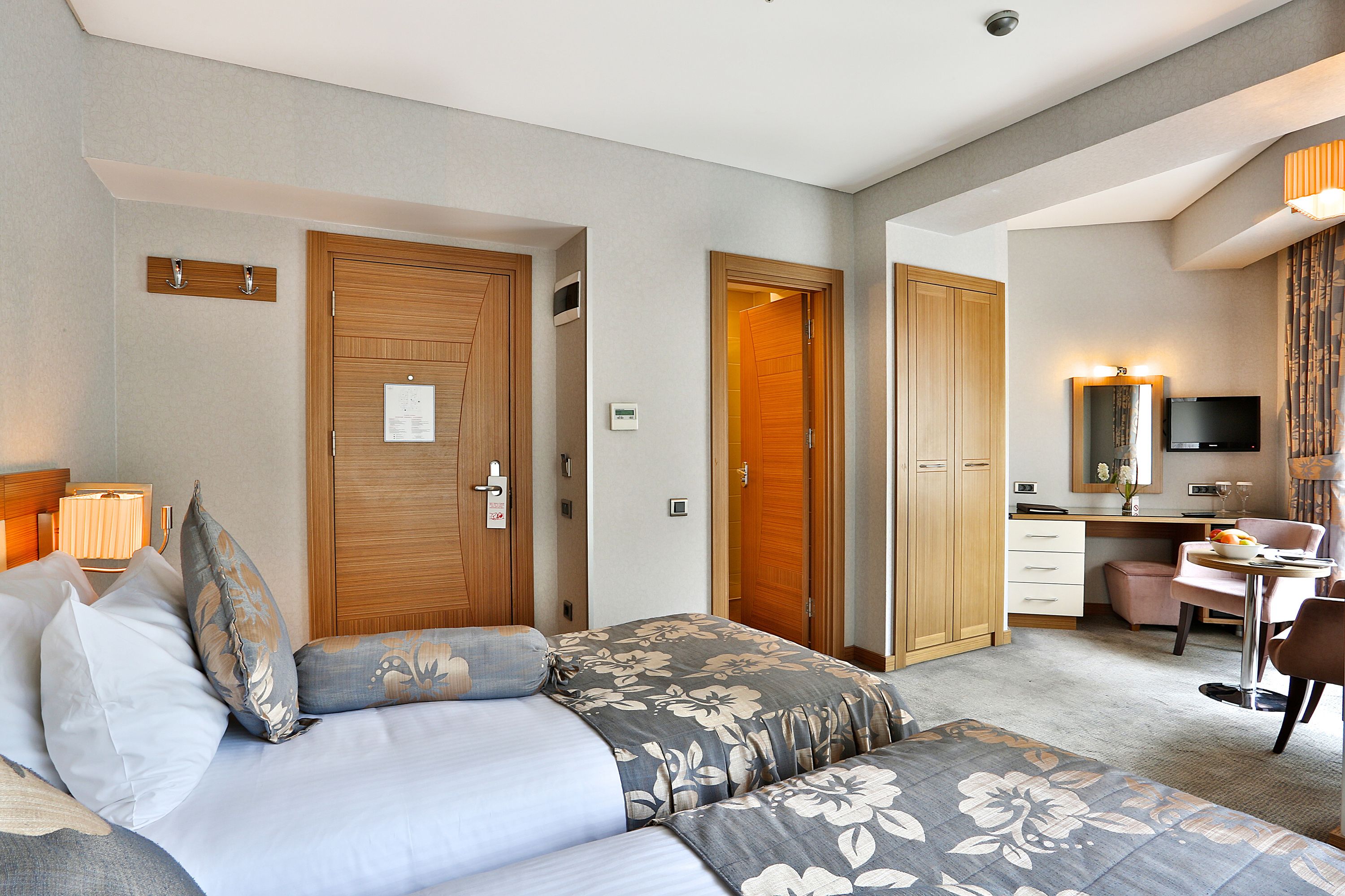 economy single room, 1 single bed | premium bedding, minibar, in-room safe, desk