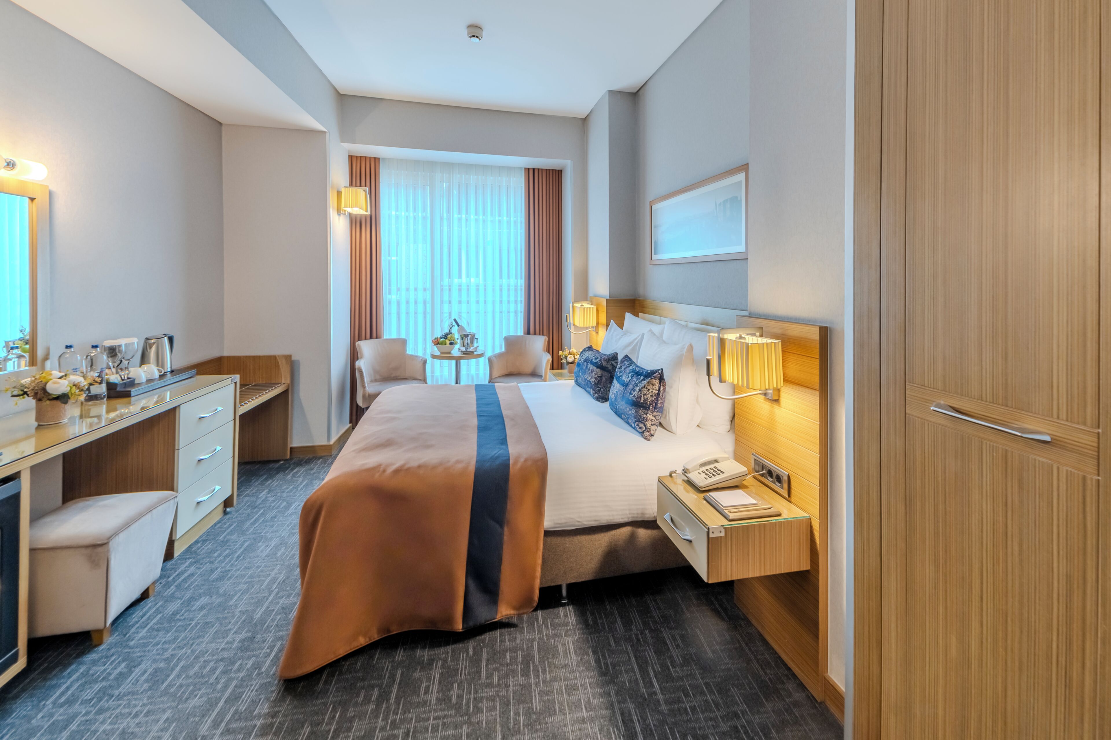 Sábanas de algodón egipcio, ropa de cama de alta calidad y minibar 