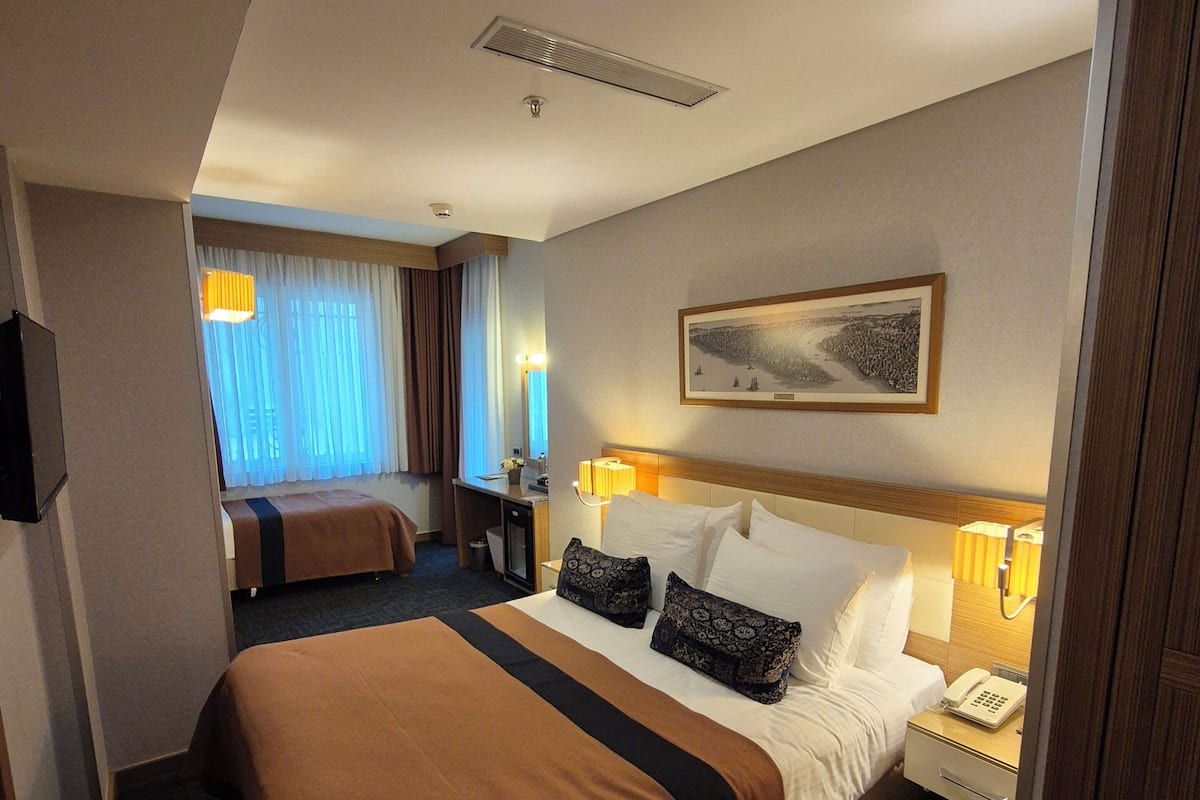 Triple Family Room | Egyptian cotton sheets, premium bedding, minibar, in-room safe