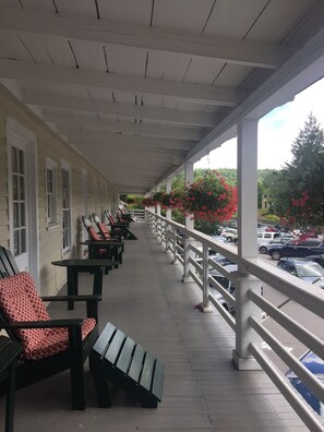 Front of property - Highlands Inn (Highlands)