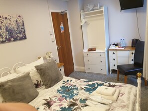Chambre Double Standard, salle de bains attenante