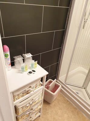 Family Room, 1 Bedroom, Ensuite (Family) | Bathroom | Shower, free toiletries, hair dryer, slippers - New Bond Hotel (Blackpool)