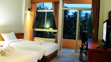 Premium bedding, Select Comfort beds, desk, free WiFi