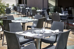 Tempat makan outdoor