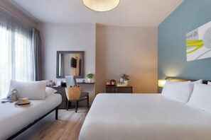 Kamar Double atau Twin Standar | 1 kamar tidur, minibar, brankas, dan didekorasi berbeda-beda