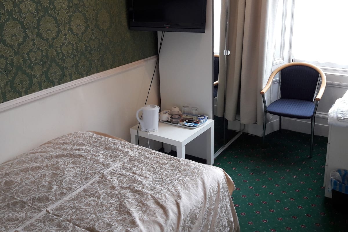 Chambre Double, salle de bains attenante (Small)