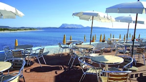 Poolside bar - Bungalow Club Village (San Teodoro)