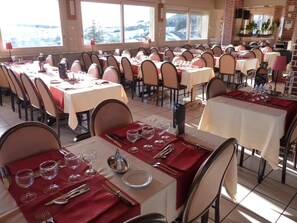 Se sirven desayunos, comidas y cenas 