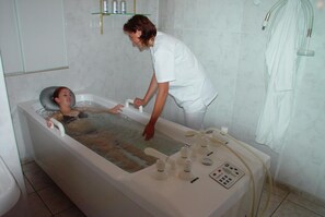 Sauna, Turkish bath/hammam, body treatments, aromatherapy, facials