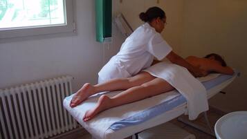 Een sauna, een Turks bad/hammam, lichaamsbehandelingen, aromatherapie
