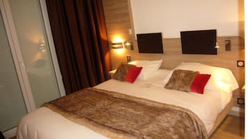 Ropa de cama de alta calidad, escritorio, wifi gratis y ropa de cama