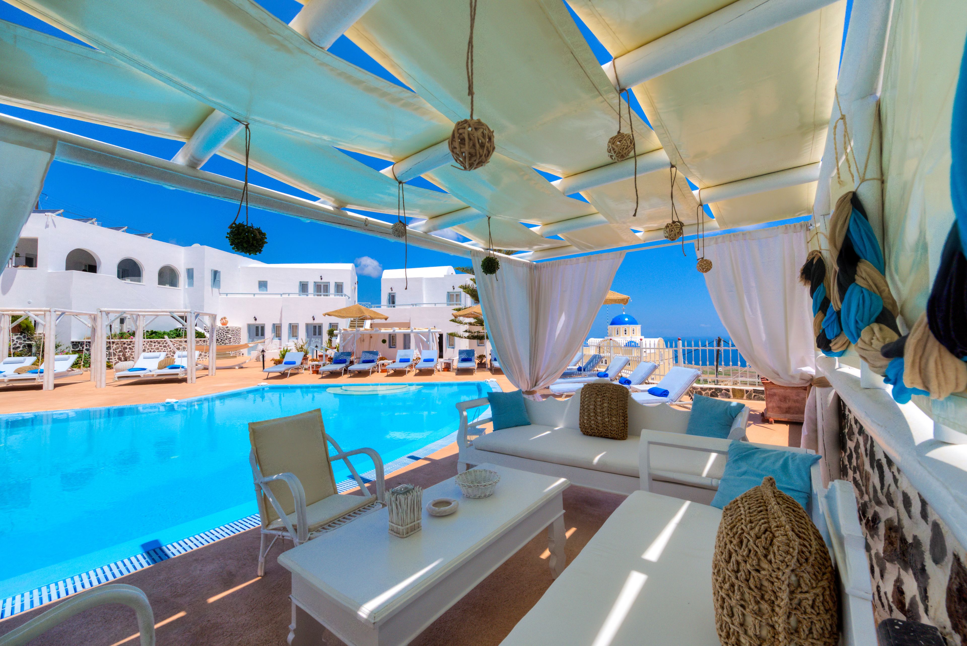 Piscine extérieure (ouverte en saison), parasols de plage