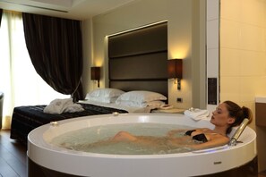 Suite | Jetted bathtub