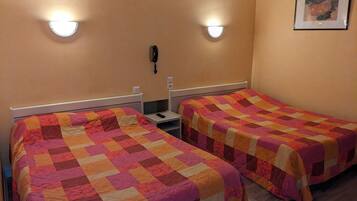 Chambre Quadruple | Bureau, Wi-Fi gratuit, draps fournis