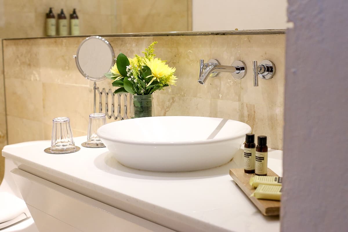 deluxe apartment, 2 bedrooms, balcony | bathroom | shower, rainfall showerhead, free toiletries, hair dryer