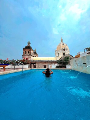 2 piscines extérieures