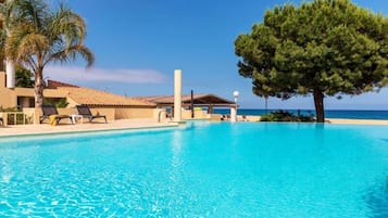 Seasonal outdoor pool, open 9:00 AM to 7:00 PM, pool loungers
