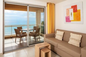 Standardlejlighed - 1 soveværelse - balkon - mod havet | Opholdsområde | 80-centimeters tv med digitale kanaler, bordtennisbord