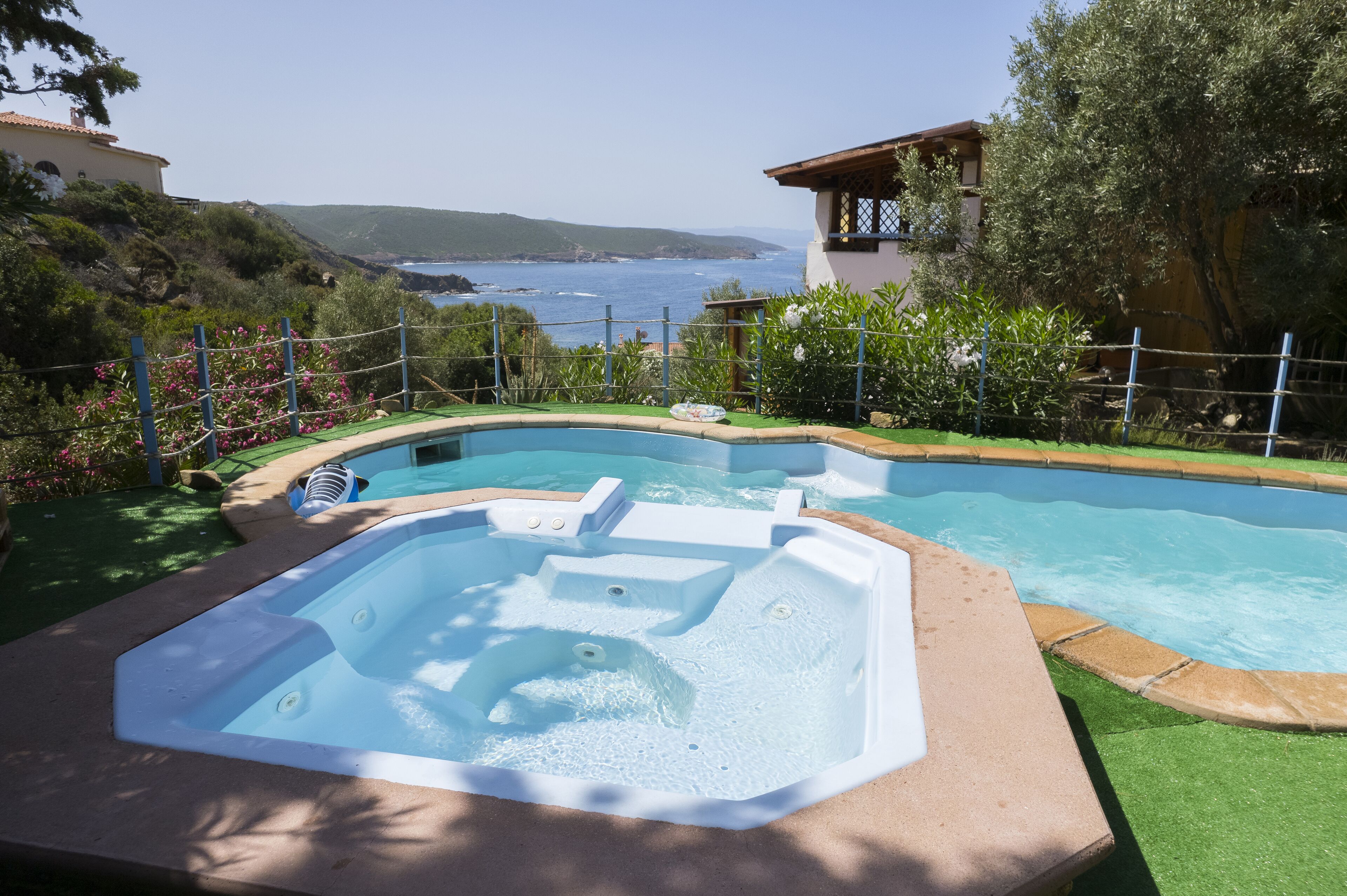 حمّام سباحة خارجي موسمي