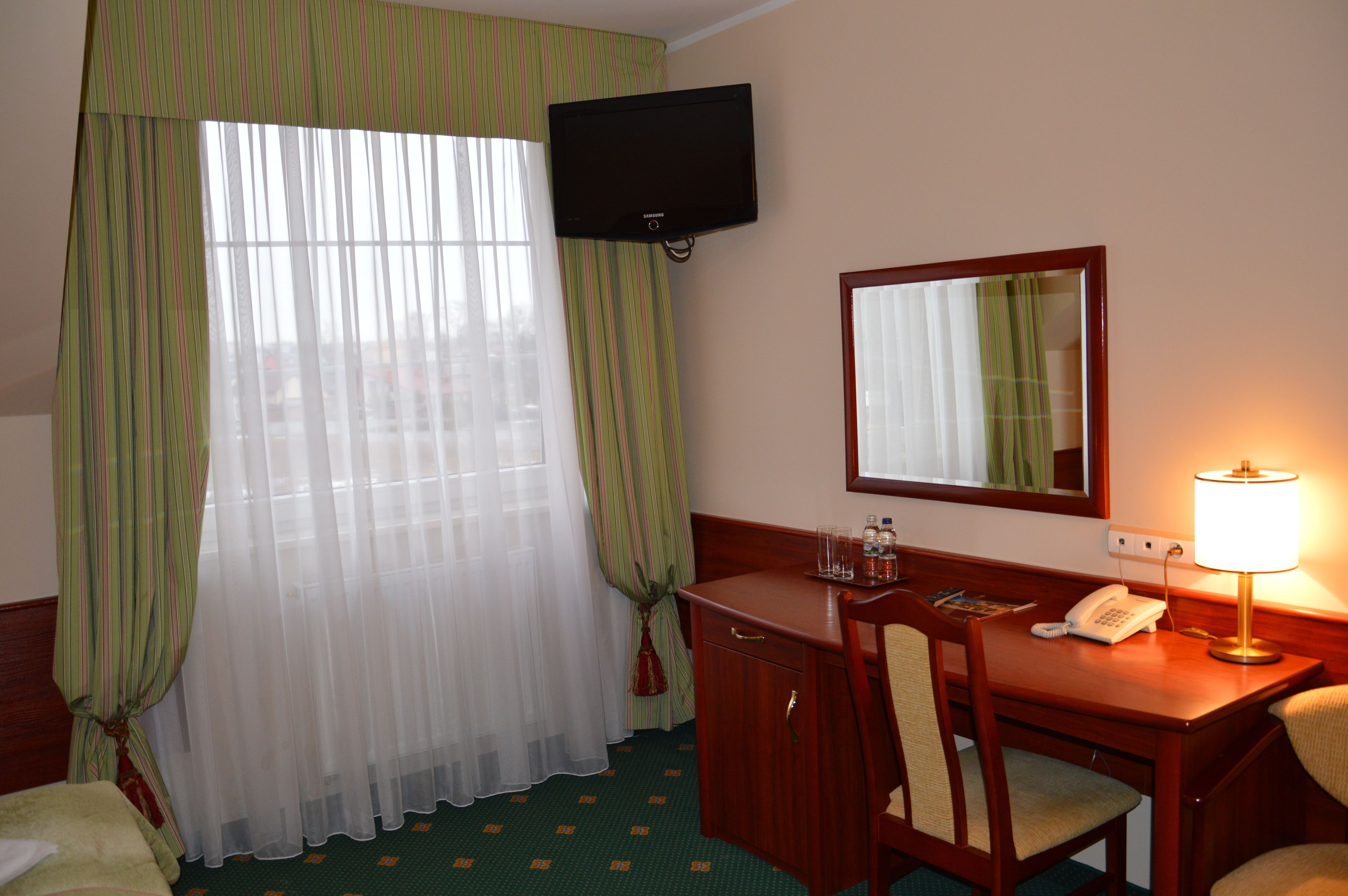 standard room | in-room safe, desk, free cots/infant beds, free wifi