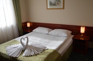 In-room safe, desk, free cots/infant beds, free WiFi - Hotel Batory (Tluszcz)