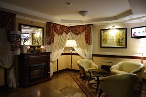 Lobby sitting area - Hotel Batory (Tluszcz)