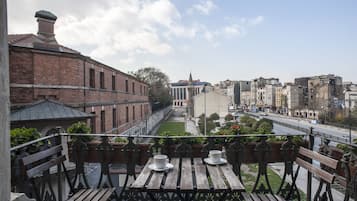 Superior Double or Twin Room with brick Wall | Terraza o patio