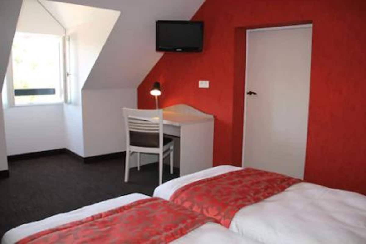 Exclusive Double or Twin Room | In-room safe, desk, free cots/infant beds, rollaway beds