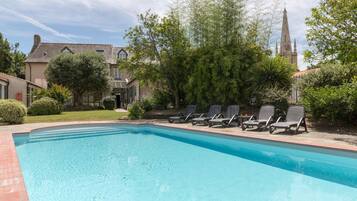 Piscina all'aperto, con ingresso dalle 09:00 alle 21:00, lettini