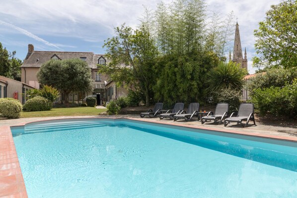 Outdoor pool, open 9:00 AM to 9:00 PM, pool loungers