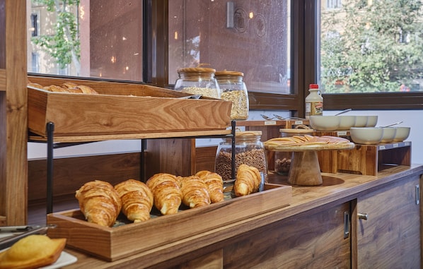 Petit déjeuner préparé sur commande (18 EUR par personne)