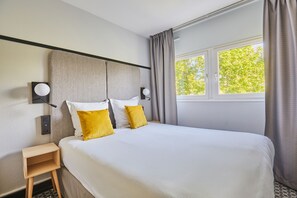 Apartment, 1 Bedroom (4 People) | In-room safe, blackout drapes, soundproofing, iron/ironing board