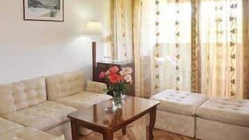 Suite | Living room | TV