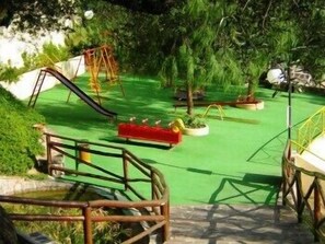 Children’s play area – outdoor