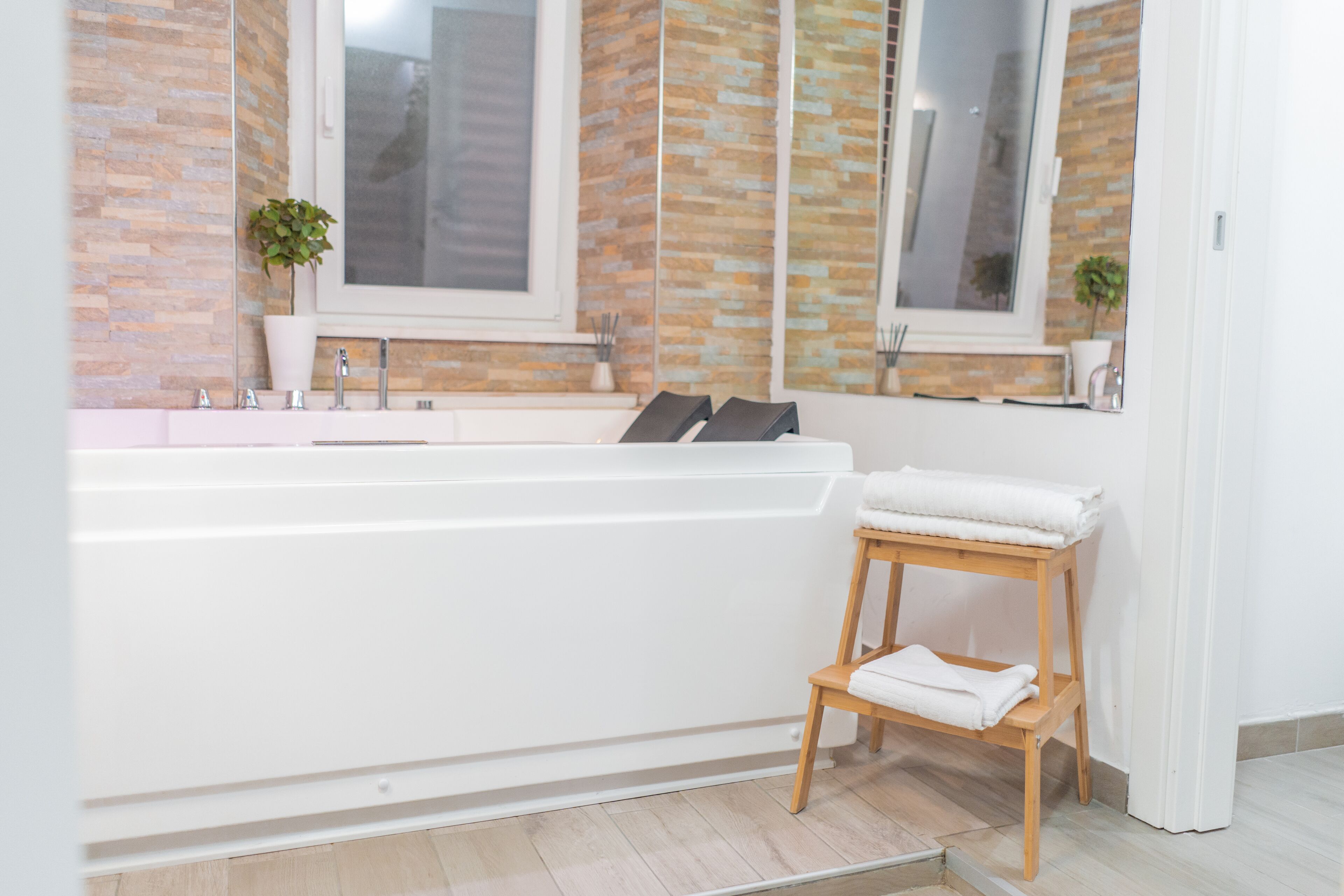 Superior-Doppelzimmer, Whirlpool (iZen) | Badezimmer | Dusche, Haartrockner, Bademäntel, Hausschuhe