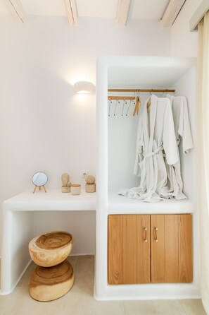 Hochwertige Bettwaren, Daunenbettdecken, Pillowtop-Betten, Minibar