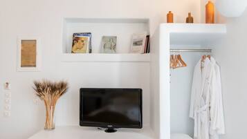 Premium bedding, down duvets, pillow-top beds, minibar